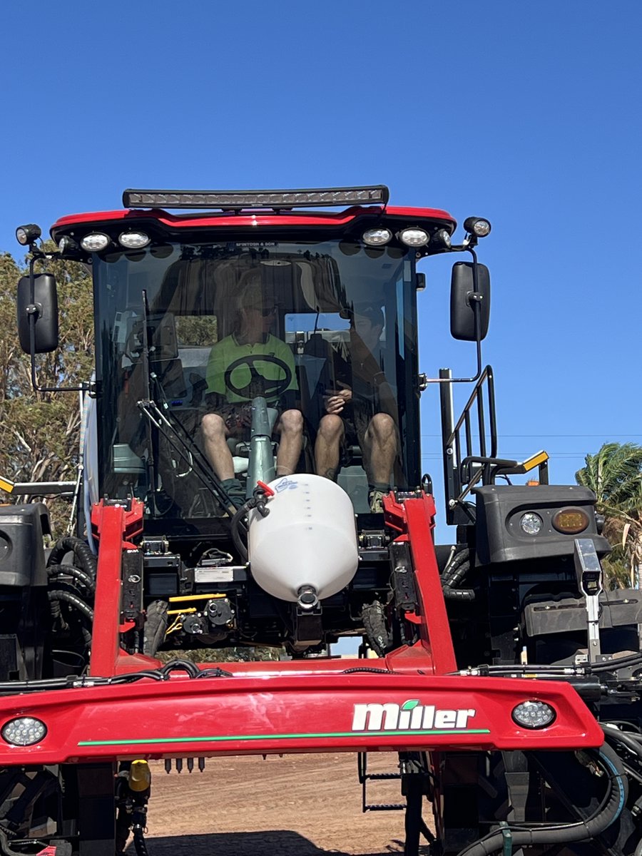 🌱 #ThrowbackVibes to a day filled with knowledge and fun in Meckering, WA! Kyle Finlay from @McIntosh & Son Cunderdin walked customers through the impressive features of the Miller Nitro. 😎 Missed it? Contact your local dealer today for a demo.👉🔗 loom.ly/ANsV18U