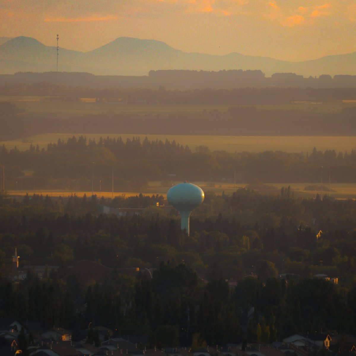 'The Green Onion' 'Horton Spheroid' 'The Water Tower' However you refer to the grand green structure in the middle of our city, it's a symbol of home for locals and an unique feature for tourists. Did you know it was the world's tallest water spheroid shaped reservoir in 1957?