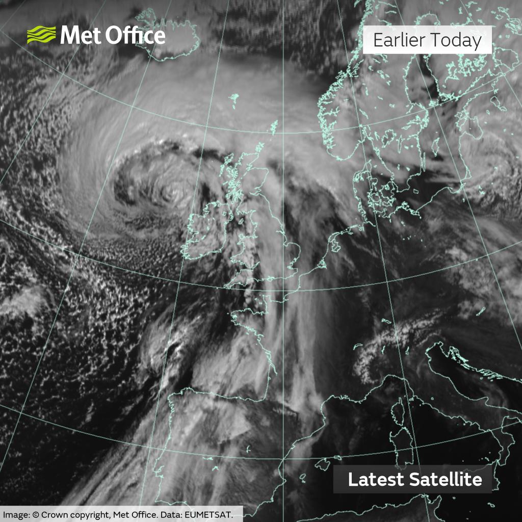 The satellite picture from this morning shows the large swirl of cloud associated with #StormKathleen 👇