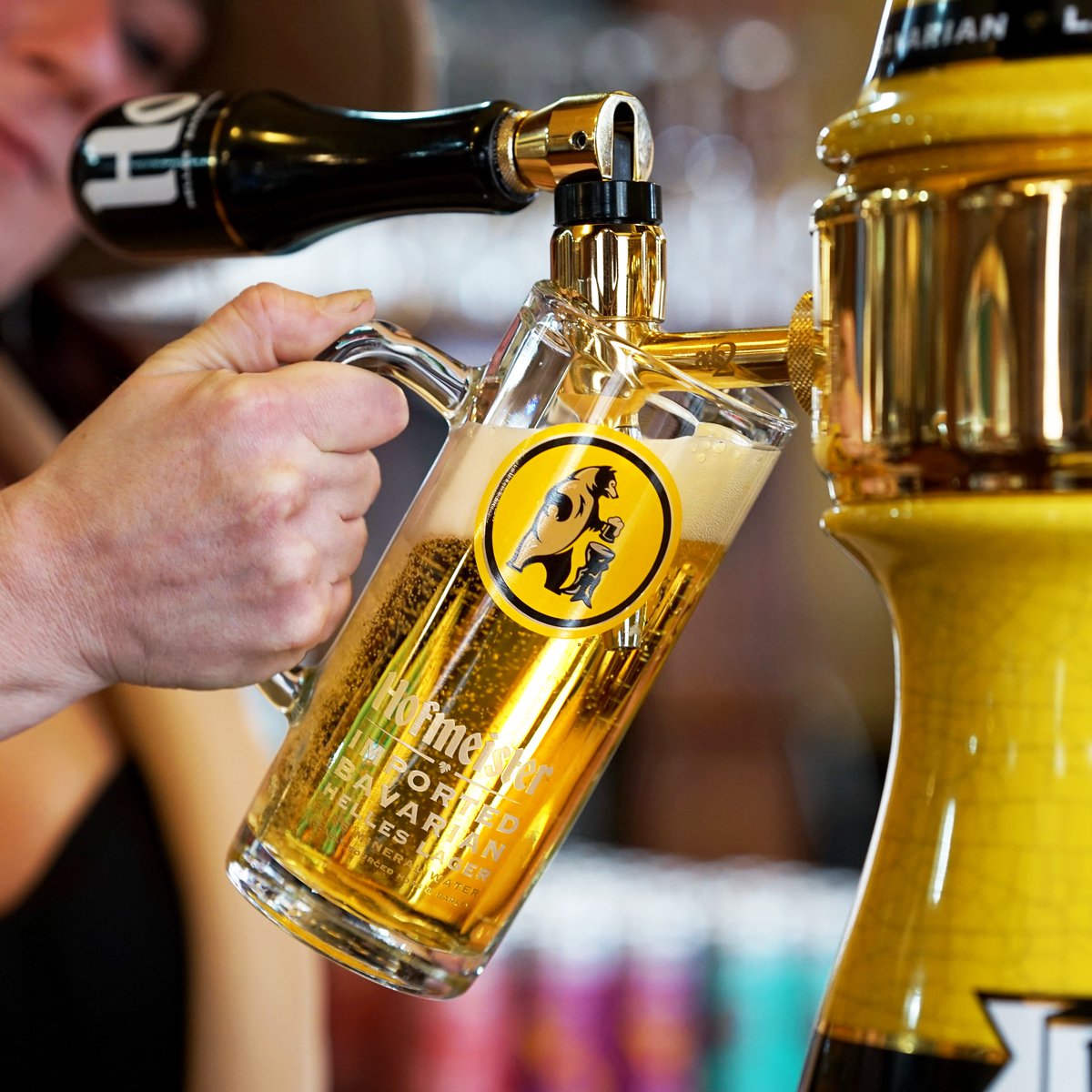 It's Saturday stein time. This one's coming at you from the beautifully refurbished White Swan in Digbeth, Birmingham. and what a pint they pour 🍺 Photo credit: @totalcurtis #FollowTheBear #HofmeisterBeer #WeekendBeers #Digbeth #Birmingham