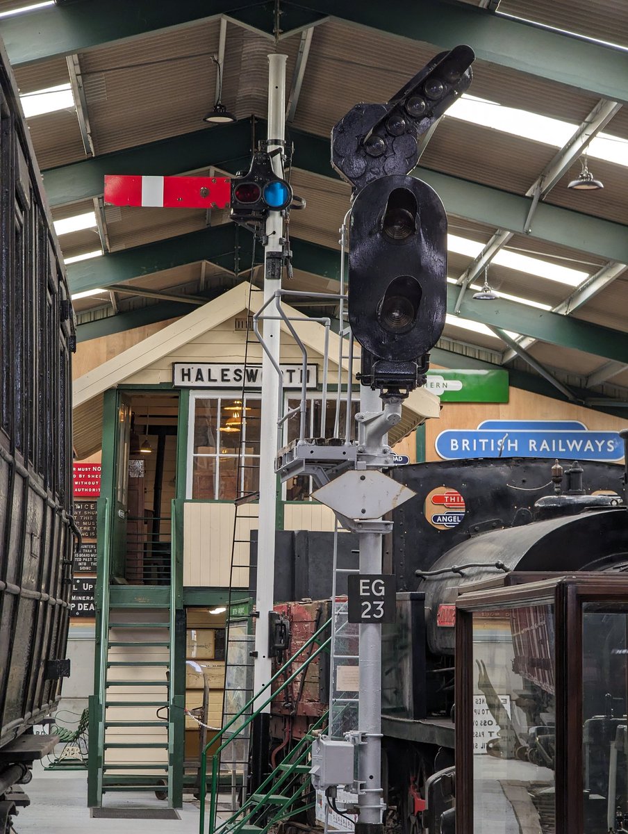 SignalsRailway's tweet photo. Just some of the many signalling exhibits on show at Mangapps, well worth a visit
@MangappsRly https://t.co/nk7kMfRiXw