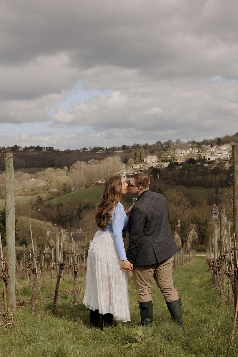 The vineyard provided the perfect backdrop for Tom and Clara's engagement shoot😍🍃⛅

Venue: @WoodchesterVV 🍷
Photography: Hannah Warmisham Weddings 📷

#cotswolds #engaged #bridetobe #shesaidyes #proposal #proposalideas #theknot #hebenttheknee