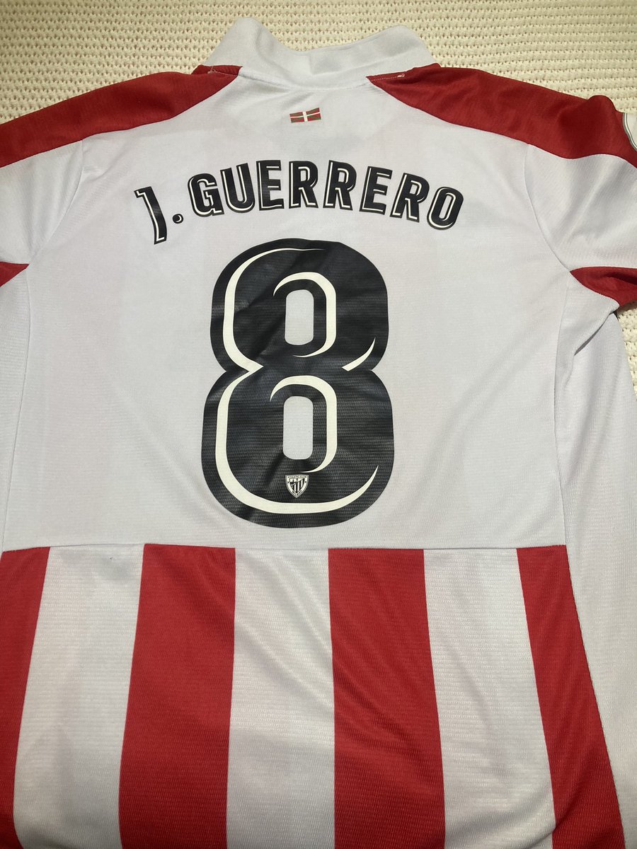 @AthleticClub Desde Murcia, no hemos podido ir por trabajo 😔😔 pero apoyando dese esta mañana, vamos que ya nos toca #AthleticClub #uniqueintheworld #athleticmallorca #FinalCopaDelRey @8JULENGUERRERO #eterno8 #capitan #leyenda #thebest #oneclubman