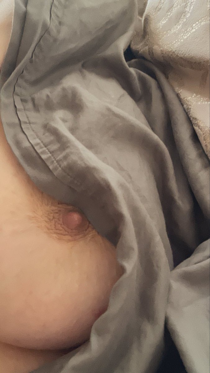 Morning nip slip 🖤 . . . @MasterDerricks