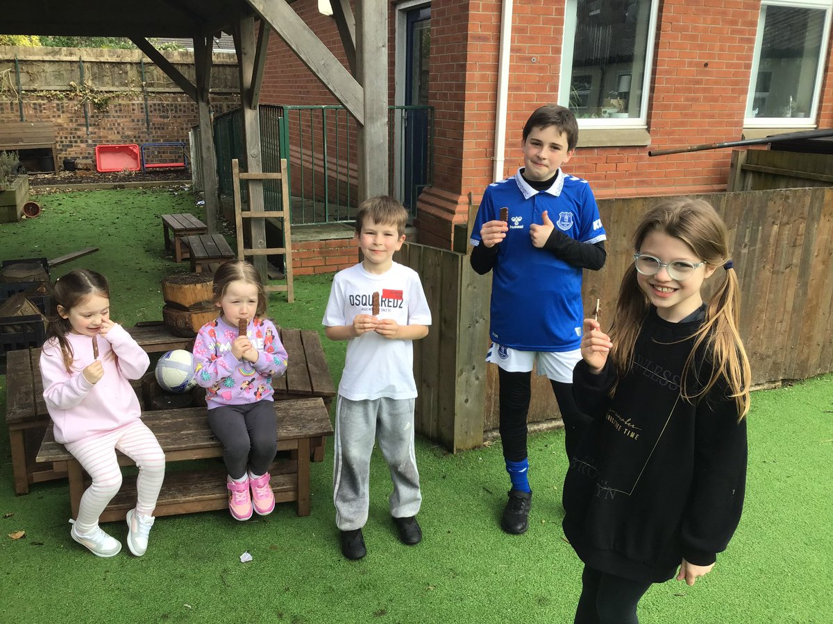 stmarys_prep's tweet image. We’ve had chocolate lolly hunts, fun outdoors, laptop gaming and craft activities during Holiday Club! 🍭⚽️🖍️

#funwithfriends #funoutdoors #holidayclub