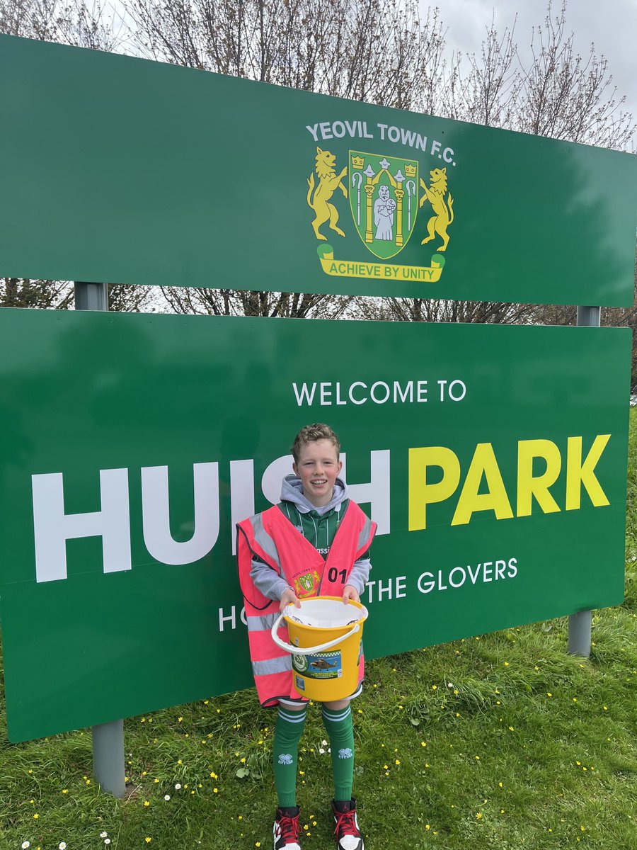 There’s a title to win today, but first thing’s first…. Collecting for ⁦@dsairambulance⁩ on behalf of @ytfc If you see this guy, or any of the other volunteers around, stick a quid in the bucket and let’s raise plenty of money for a valuable charity! #ytfc #charity