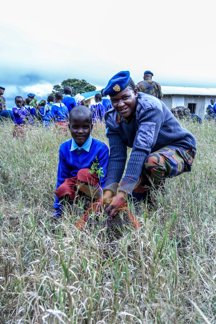 A team of Kenya Air Force personnel from Moi Air Base led by OC No. 27 Engineering Squadron Major Samuel Chirchir planted 12,000 indigenous trees at Naserian primary school and Namunyak Epuyiankat Primary and Junior Secondary School in Kajiado County. bit.ly/49qJkIw