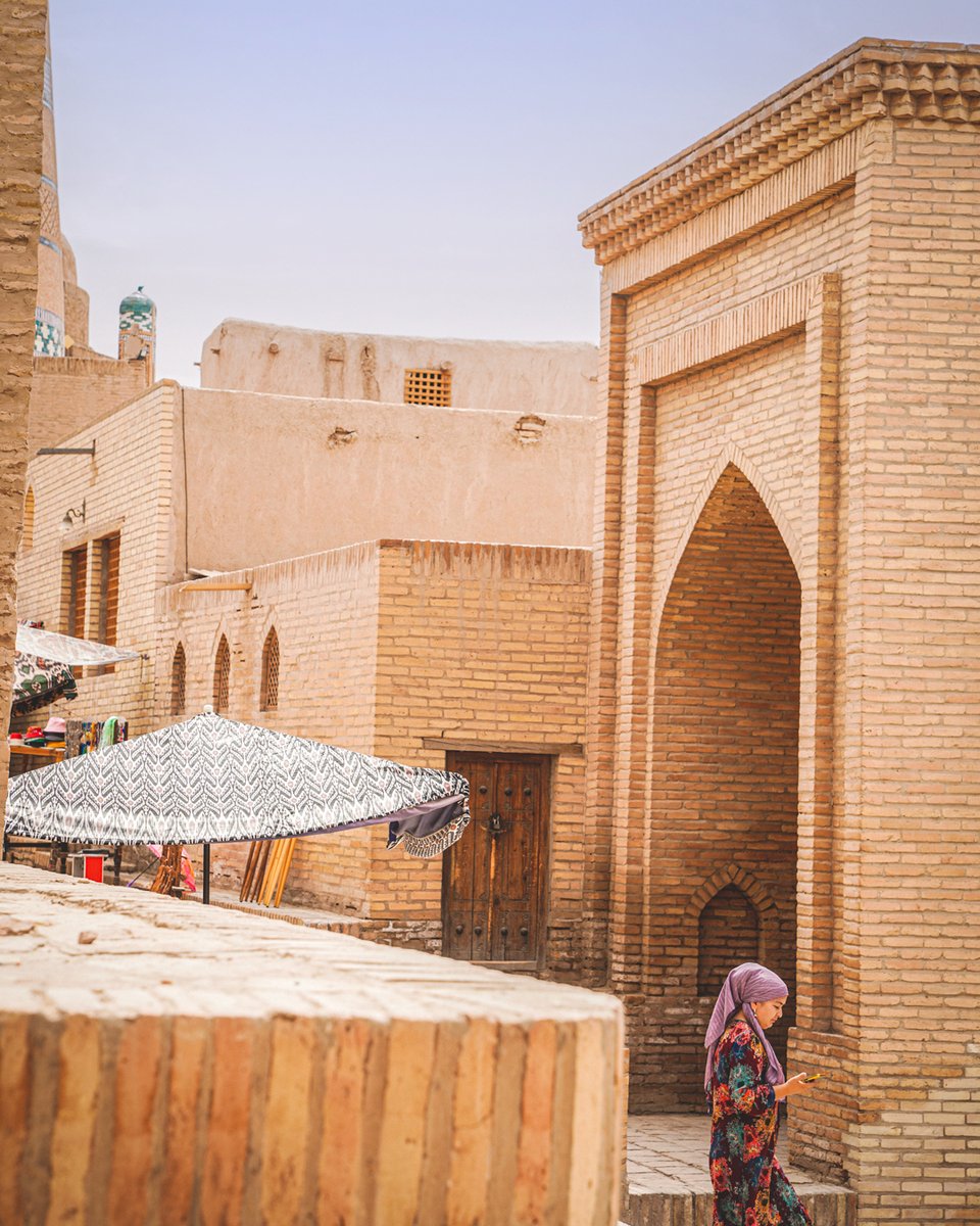 A street in Khiva, #Uzbekistan.
#traveljournalist #travelphotographer