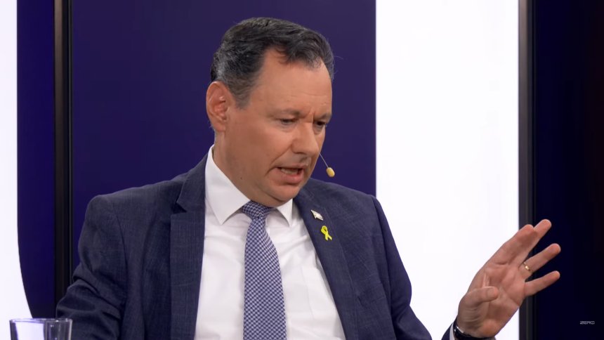 MaciekBNB's tweet photo. Co jest z nami nie tak?

Ambasador Palestyny:
- mówi po polsku
- uważa Damiana Sobola za bohatera, będzie na jego pogrzebie, zapowiada upamiętnienie go w Palestynie
- jest wdzięczny Polakom za pomoc 

Ambasador Izraela:
- ma w dupie język polski
- nie przeprasza za śmierć Polaka i przekierowuje narrację na "antysemityzm" pokazując niezwykłą pogardę dla Polaków
- nie jest wdzięczny Polakom, bo na łódzkich murach widział brzydkie napisy na ścianach, które miał wysłać Mazurkowi ale tego nie zrobił

Mimo wszystko płaszczymy się przed Izraelem, udając, że nie widzimy regularnego ludobójstwa, a sprawę Polaka staramy się zamieść pod dywan tak szybko, jak to możliwe.