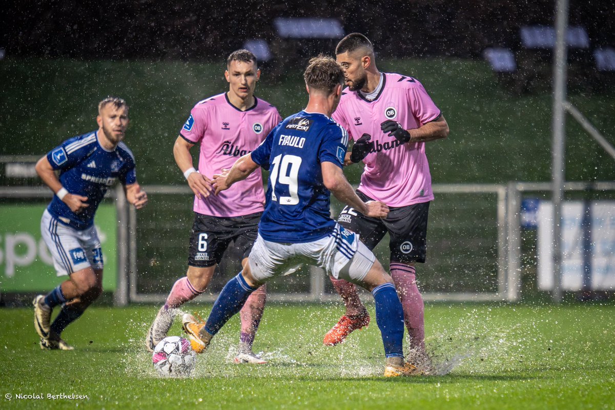 OBfrasidelinjen's tweet photo. Vandpjaskeri 🌧️⚽️📸
#obdk #sldk #lbkob https://t.co/3ekuCUFzAI