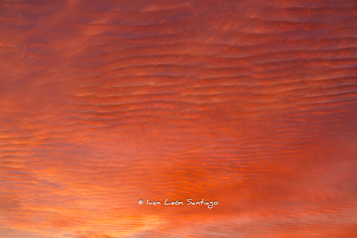 📷🌄 Diferencia de colores y textura del cielo antes y después del encendido en el atardecer del 04-04-2024 #Arucas #sunset #GranCanaria 🇮🇨#IslasCanarias