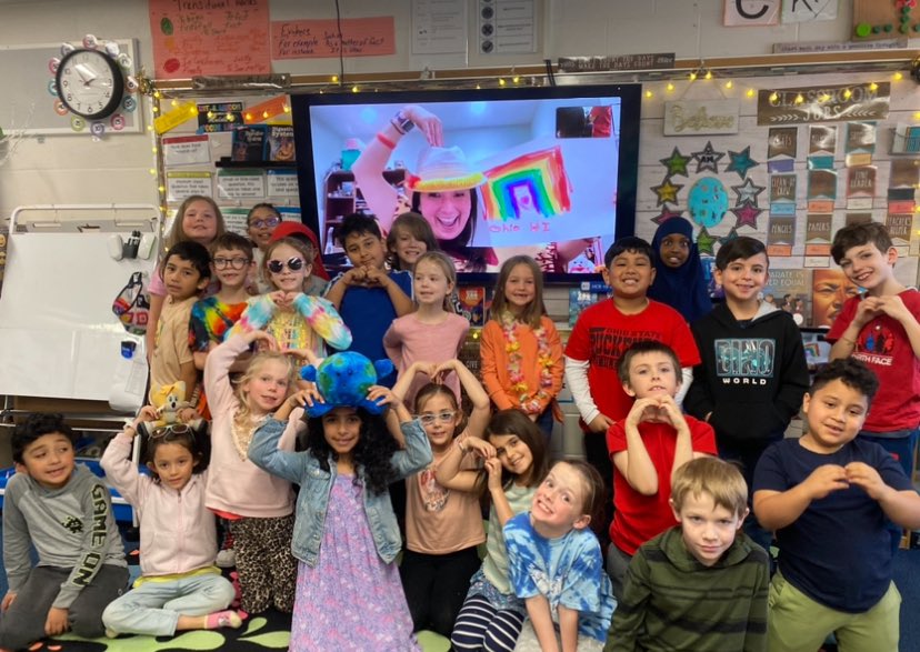 MrsHayesfam's tweet photo. @m_drez #GlobalStudentShowcase #DigCitIMPACT @LearnWithMundo @HeatherTechEdu @PTISDPirates
Mundo loves #Mysteryzooms ๐ https://t.co/iw4Z7cwQgK