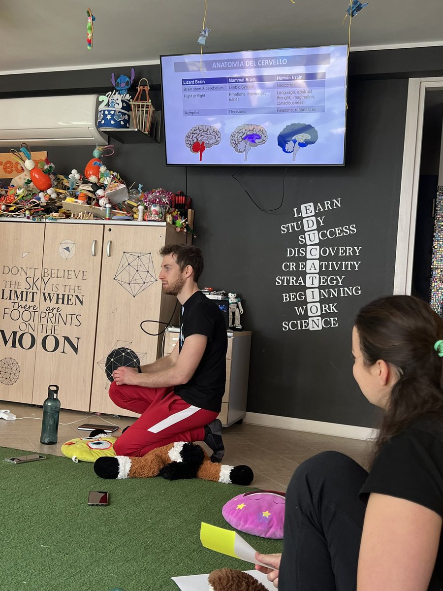 🌟 Oggi OFpassiON inaugura una serie di incontri di formazione per #adulti ed educatori! Primo tema: il cervello umano. La scienza al servizio di un apprendimento efficace. #OFpassiON #formazione #cervello #scienza #apprendimentoefficace