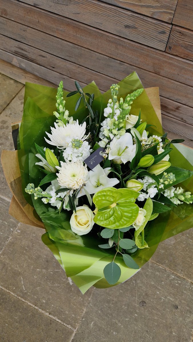 Harriett has her hands full again ! Another big bouquet day ! #bigbouquet #wrexhamflorist #flowers #wrexham @InterfloraUK