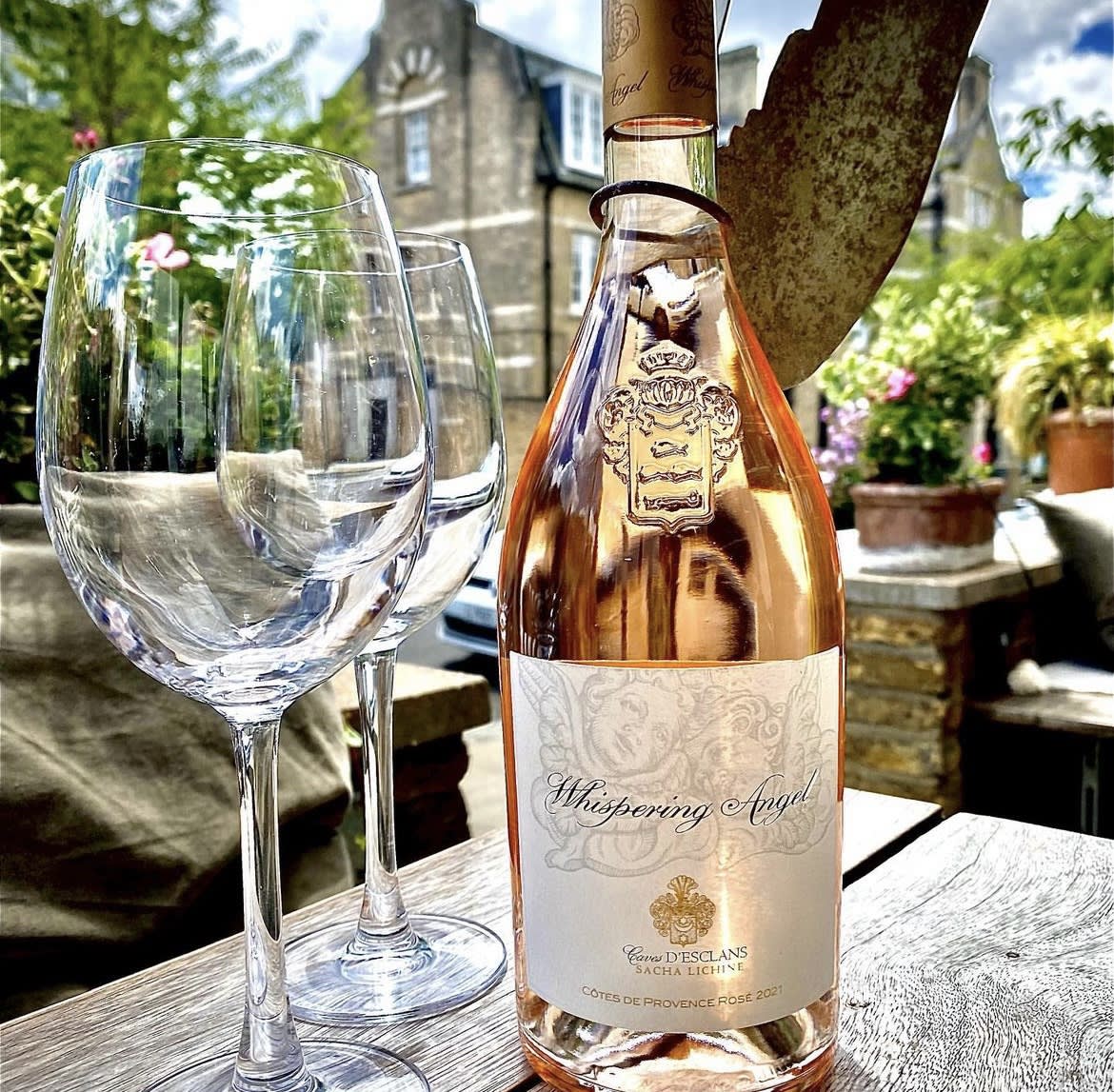 The sun is making its way to our terrace, wine is chilling! 
See you soon ☀️ 

#theladbrokearms #ladbrokearmspub #theladbrokearmsnottinghillgate #saturday #outdoorspace #whisperingangel #rosewine #localpub