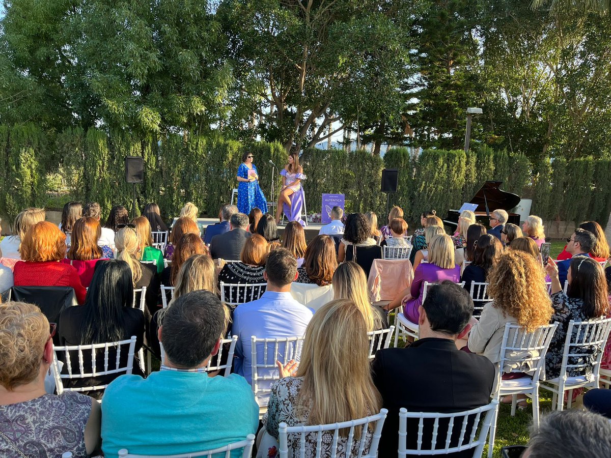 𝑳𝒂𝒖𝒓𝒂 𝑪𝒉𝒊𝒄𝒂 ☆ (@laura_chica) on Twitter photo Ayer con mi editora <a href="/androminas/">Mónica Adán</a> y muchas personas bonitas presentamos AUTÉNTICA en un evento muy especial 💜
Gracias por venir!
Próximas firmas: Sant Jordi BCN y Benalmádena 19/4.
<a href="/AguilarLibros/">Aguilar Libros</a> Ayer con mi editora <a href="/androminas/">Mónica Adán</a> y muchas personas bonitas presentamos AUTÉNTICA en un evento muy especial 💜
Gracias por venir!
Próximas firmas: Sant Jordi BCN y Benalmádena 19/4.
<a href="/AguilarLibros/">Aguilar Libros</a>