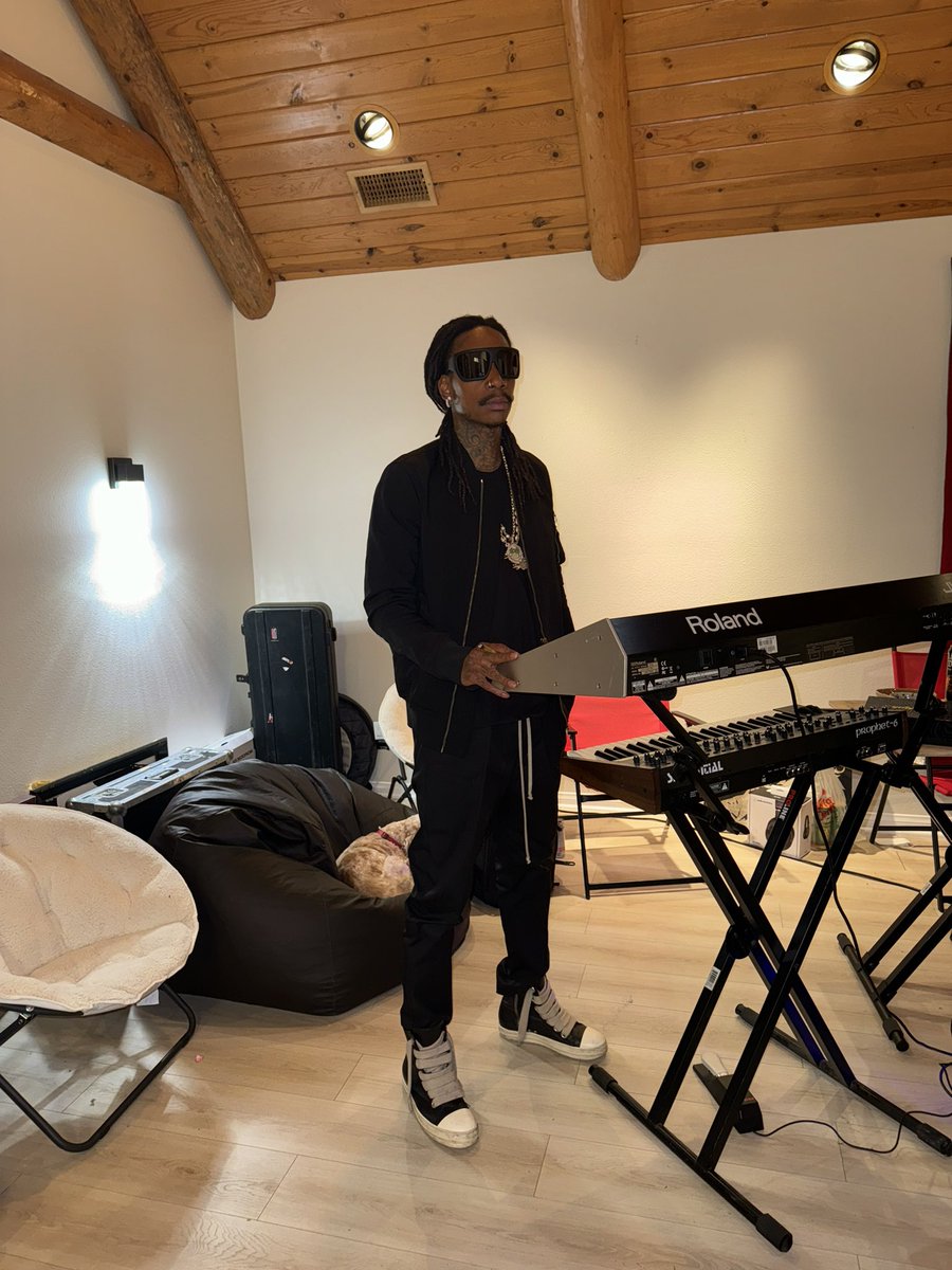 wizkhalifa's tweet photo. https://t.co/hRdzZlrJF2