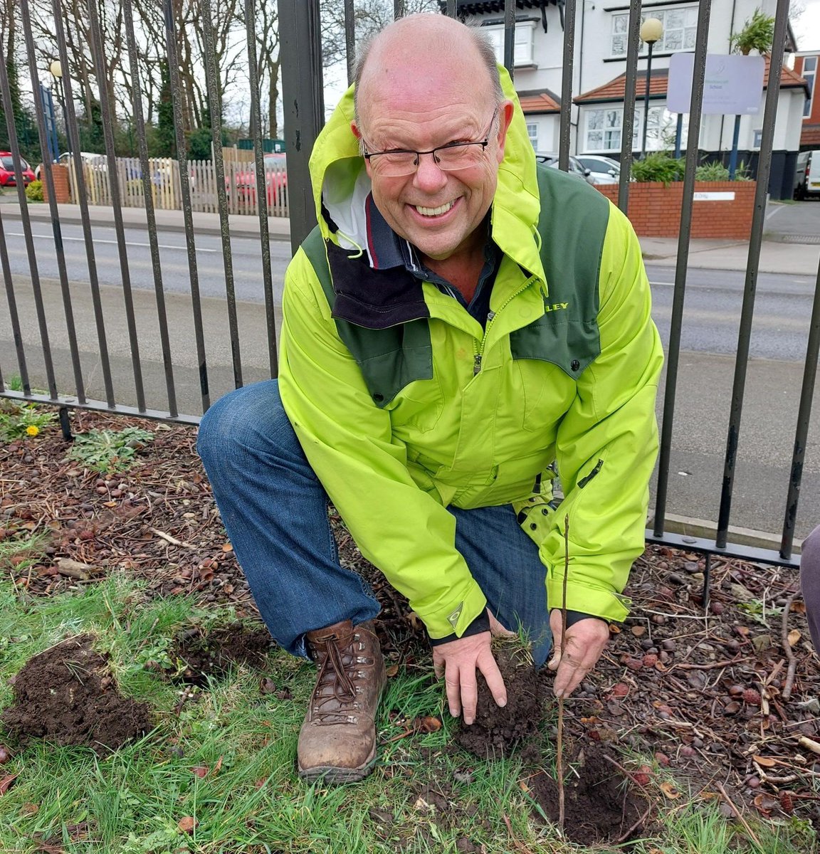 🌳 We recently planted 4,000 trees at Pinderfields Hospital in one of the biggest new hedgerow planting initiatives undertaken by any public sector organisation in the UK for many years, helping to provide a host of sustainability and wildlife benefits ➡️ bit.ly/MYtreeplanting