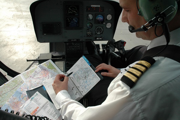 🚁✨ Ervaar samen een onvergetelijk helikopteravontuur boven Nederland! Koop een proefles en vlieg met twee vrienden voor €800,00 bij Heliflight.nl. #HelikopterPlezier #VliegSamen 🌟 heliflight.nl/helikopter-pro…