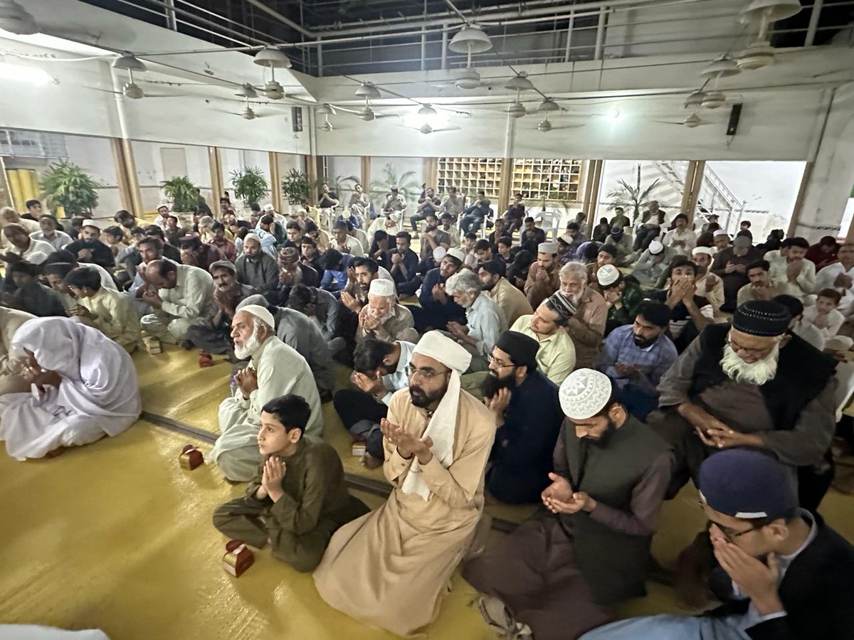 جمعیت اتحاد العلماء لاہور کے صدر مولانا مختار سواتی کی دعوت پر جامعہ مسجد علی بلاک میں 25 شب رمضان المبارک ختم قرآن کی تقریب سے خطاب۔قاری وقار چترالی بھی موجود تھے۔ماشاءاللہ بہت اچھی تقریب۔