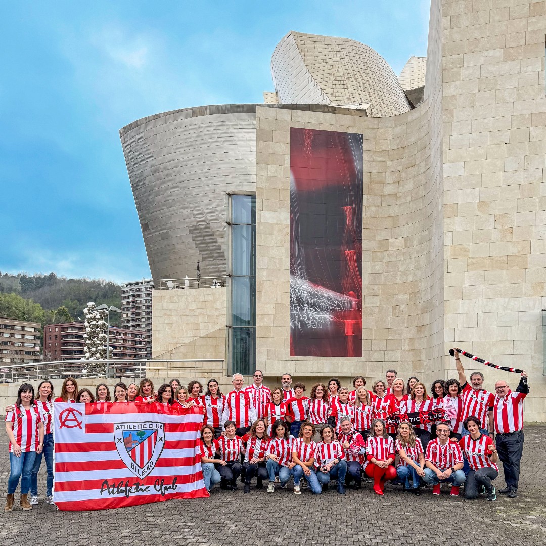 Egun handia iritsi da! Museoak @AthleticClub|ekin bat egiten du, klubarentzat eta Bilborentzat historikoa den egunean. Zure ustez, zein izango da emaitza? Kontaiguzu! Aupa Athletic! 🔴⚪ #GuggenheimBilbao #AthleticClub #UniqueInTheWorld