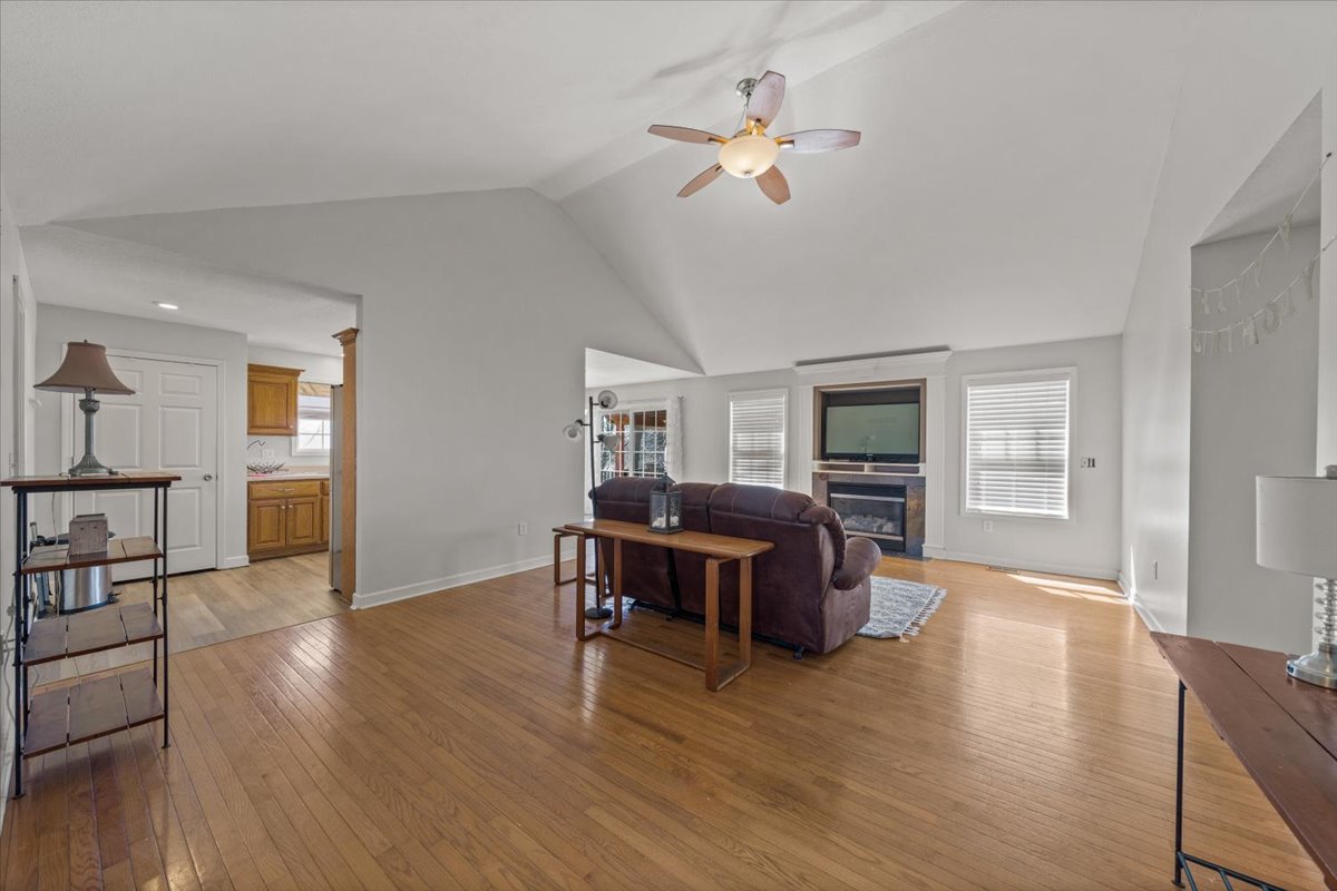 JUST LISTED IN BONNER SPRINGS, KS!
** OPEN HOUSES 4/6 &amp; 4/7 from 1-3pm **
3 beds / 2.1 baths / 2 car / 2,511 sqft
Walkout Basement / Fenced Yard
$430,000

MLS # 2473472
Listed by Jana Jeffery, REALTOR
816.882.3970
Royal Fox Network 
Real Broker, LLC
785.329.9077