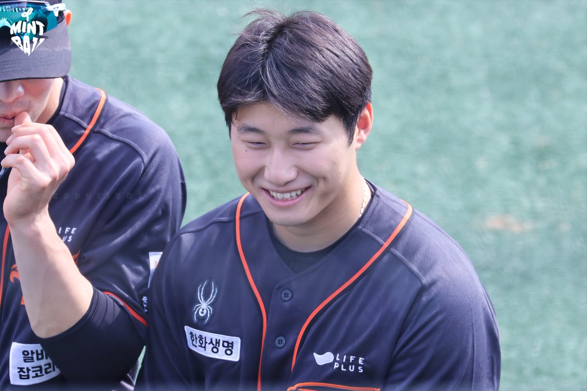 ♪ .•*¨*•.¸¸♬✧ ①①  ♪ .•*¨*•.¸¸♬✧

웃는 모습이 너무 예뻐…🥹💖

#한화이글스 #한화 #이글스 #남지민 #민트볼_남지민