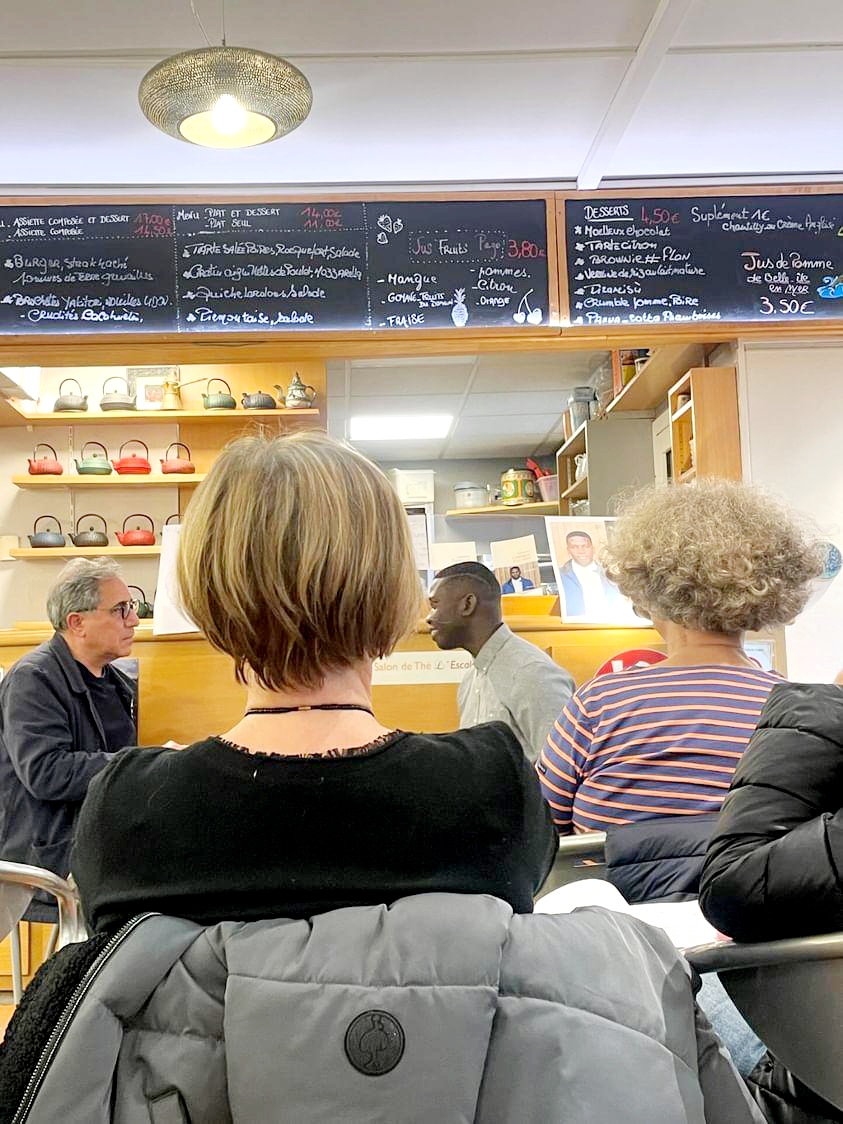 Magnifique rencontre hier soir à la <a href="/boite_a_livres/">La Boîte à Livres</a> autour de "Catalogue d'un exilé" paru chez <a href="/Ed_Flammarion/">Editions Flammarion</a>

Merci Joël pour l'invitat⁰ &amp; d'avoir mené passionnément cet échange dans le cadre du <a href="/P_D_Poetes/">Le Printemps des Poètes</a>.

#Falmarès  #Poetry #Poésie #DONNERLEMAX
#FalmarèsWorldTour