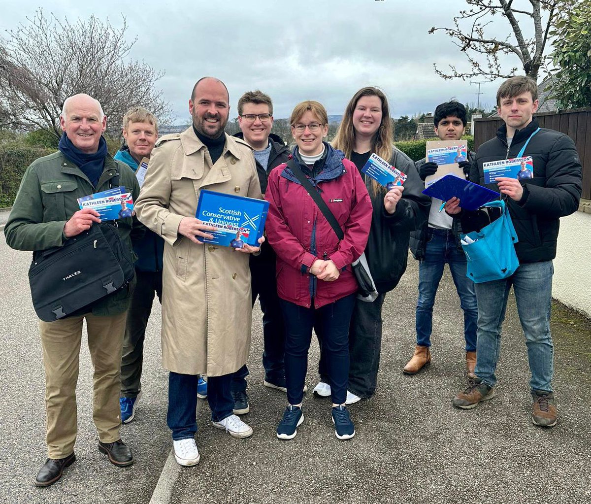 Great to welcome @RicHolden to Moray yesterday. Joined by Cllr Kathleen Robertson, candidate for Moray West, Nairn and Strathspey and @TimEagleHI. We enjoyed meeting residents and joining locals in celebrating the commitment to reopen the Cloddach Bridge.