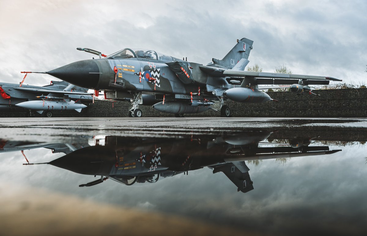 Did someone sayyyyyy.... PUDDLES The Jag and Tonka looking splendid at @RAF_Cosford