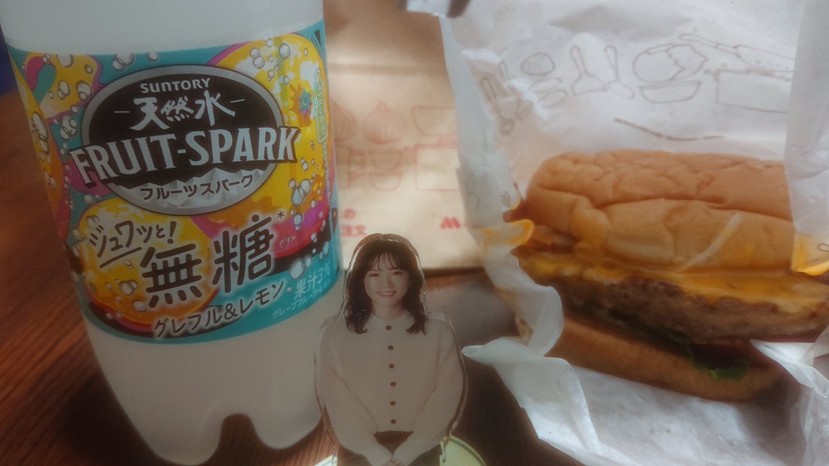 #オールスター感謝祭24春 
新とびきりベーコン&チーズを食べながら
フルスパを飲みながら放送を待ってます☺️
芽郁ちゃん、楽しんでね😆
#永野芽郁 
#モスバーガー 
#好き好きフルスパ団 
@mei_nagano0924