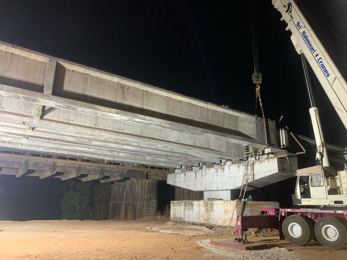 MEIL_Group's tweet photo. At the under-construction #Chengala #Neeleswaram Road Project in #GodsOwnCountry, Kerala, here’s a picture of the #MEIL teams completing the Girder launch for a major bridge in this segment.
#buildingthenation https://t.co/vt6hYuiUpM
