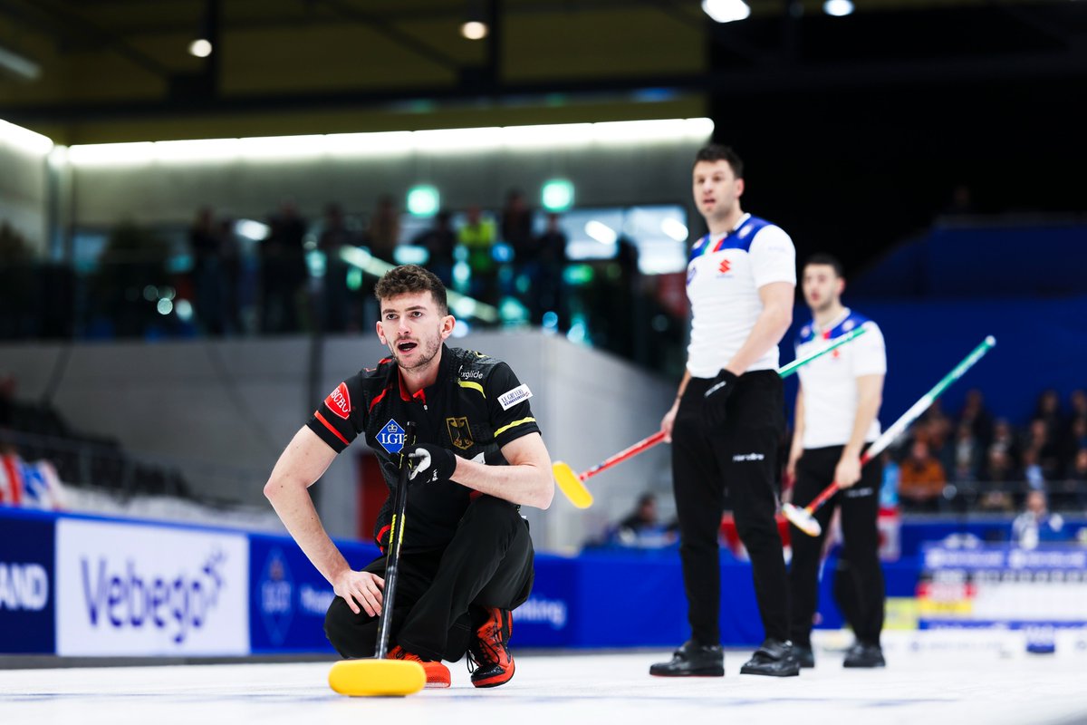 Scores after 5 ends 🏴󠁧󠁢󠁳󠁣󠁴󠁿 5 - 2 🇺🇸 🇩🇪 1 - 4 🇮🇹 #WMCC #curling
