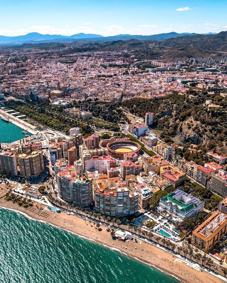 #Málaga desde el cielo 🚁
Foto @world_walkerz 
#vivirenmlg #malagaconacento #FelizSábado
