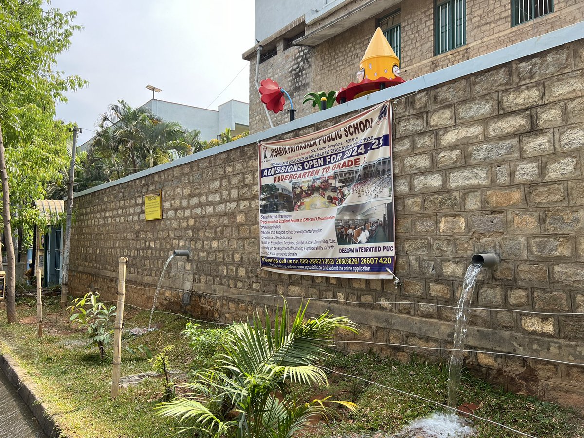 SuhasGanesh97's tweet photo. Amidst Bengaluru's water crisis, APS - acharya pata shala the renowned education institution’s negligence is glaring as water flows wastefully onto the road for hours. Urgent action needed! @BBMPCOMM @tv9kannada @prajavani @CMofKarnataka 
 #WaterWastage #BengaluruWaterCrisis https://t.co/QBFJSIoImw