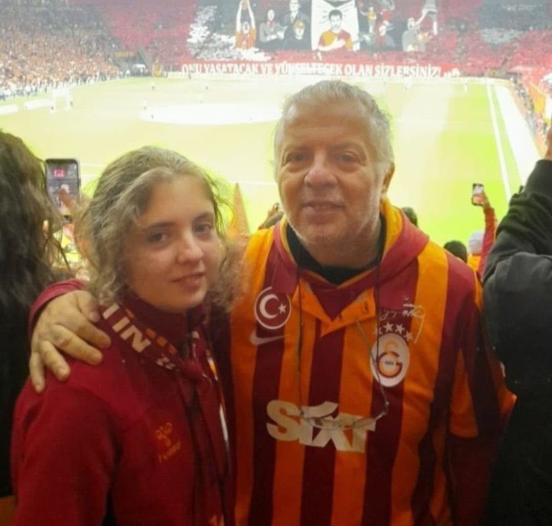 Bu küçücük çocuğa ve değerli babasına saldırdınız.
Onları hastanelik edene kadar dövdünüz . 
Şimdi hangi kupa hangi maç onların bir damla kanından daha değerli . 
<a href="/AliYerlikaya/">Ali Yerlikaya</a> lütfen cezasız kalmasın.
Öyle bir ceza verim ki emsal  olsun. 
Yazıklar olsun .