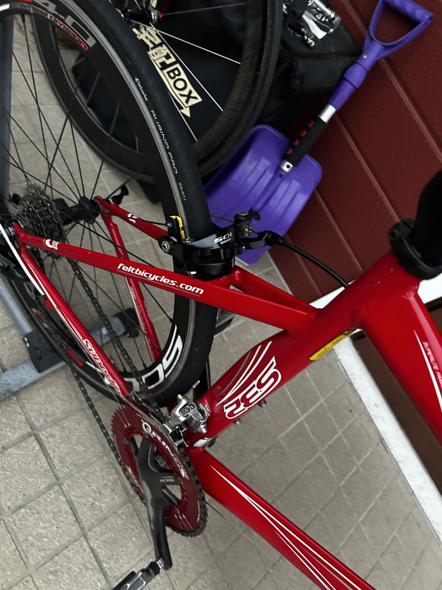 OkuboFactory's tweet photo. 今日の650c^_^
FeltのTT、乗れるように整備。
ブレーキを105の11s用にして新品のチェーンリング。
#felt
#650c
#TT
#rotorQ https://t.co/hHXkG5QnLW
