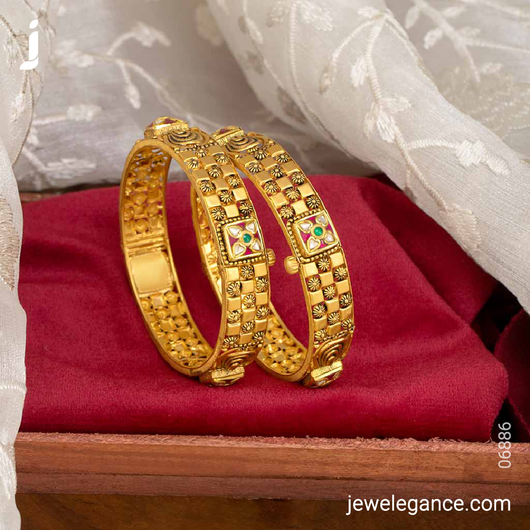 Jadtar bangles to make you look beautiful...
.
Shop on  jewelegance.com/products/22k-j…
.
#myjewelegance  #jewelegance 
#bangles  #22kjadtar #antiquebangles