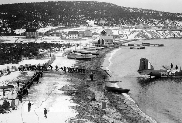 The people of Dover rushed to rescue the crew of a RCAF Digby that crash landed into the sea after departure from Gander WWII. They later assisted in pulling the Digby ashore. A typical NL hospitality story ganderairporthistoricalsociety.org/_html_war/The.…