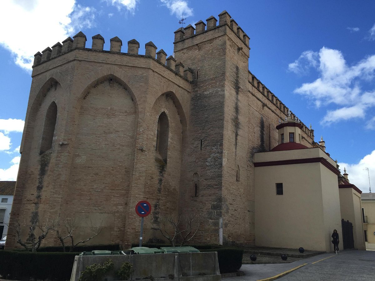La herencia islámica de la provincia de Huelva. El mudéjar y cómo los arquitectos cristianos (y alarifes musulmanes) copiaron decoraciones andalusíes para edificios católicos.