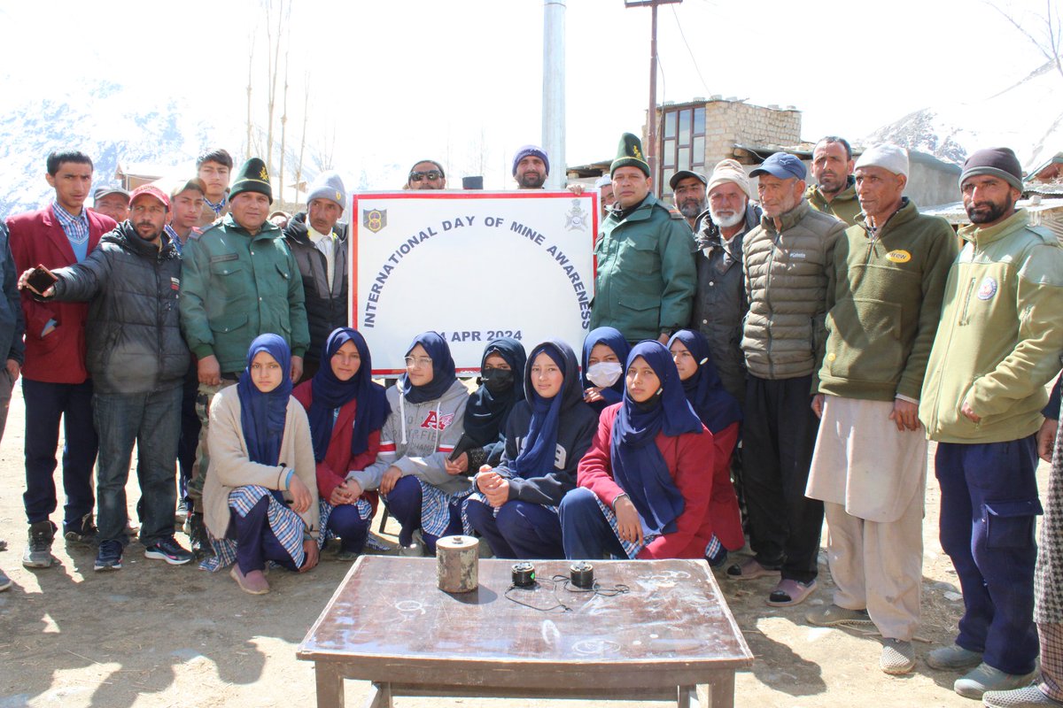 'सुरक्षा हम सबकी ज़िम्मेदारी'

On  International #MineAwarenessday, Forever in Operations Division alongwith community members of border villages of #Ladakh came together to raise and share awareness on landmines & unexploded ordnances, risk education and victim assistance.