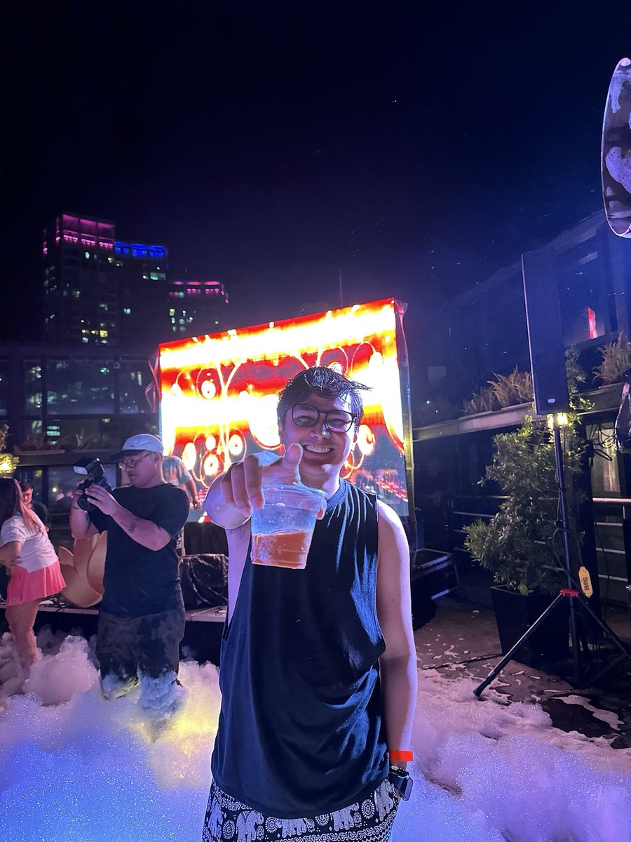 siege_ey's tweet photo. Last night’s party.
#SongkranSoakdown #KMCSolutions https://t.co/VaTmfmlz6E