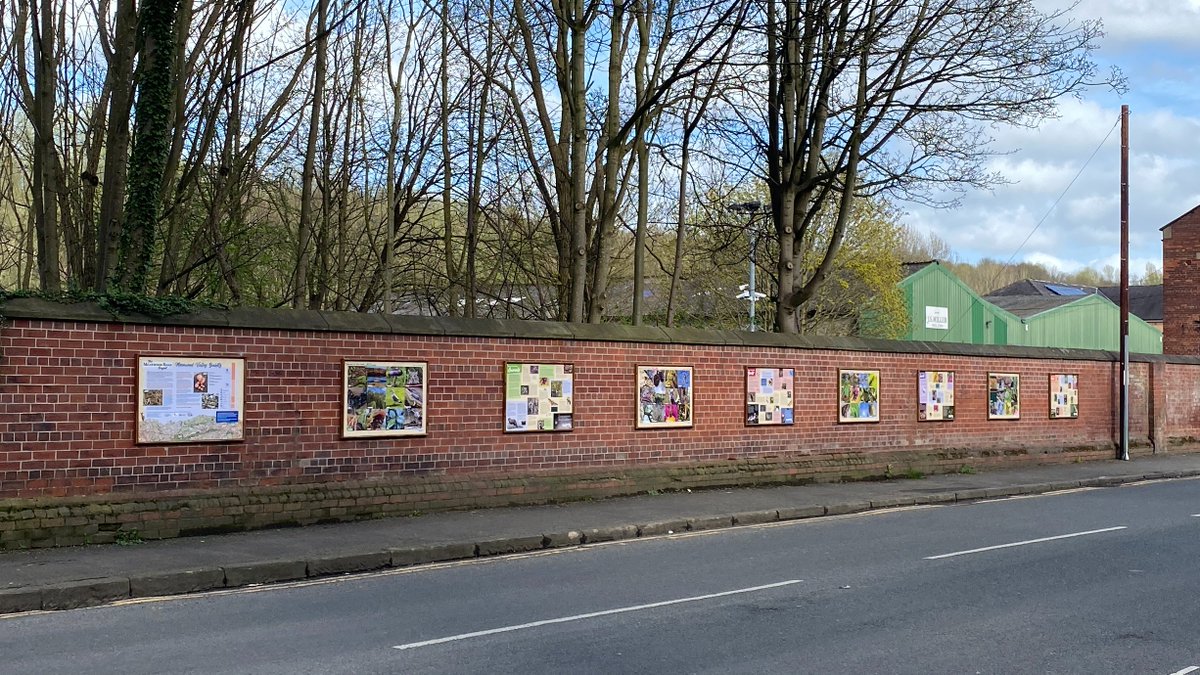 Today @MeanwoodRoad launches our outdoor exhibition of local wildlife (with around 70 photos by, ahem, yours truly 😊). An amazing 774 species recorded by 59 volunteers in one year! Join us at 2pm @MeanwoodFarm. (Thx to @HeritageFundNOR & @LeedsCC_News for your support)