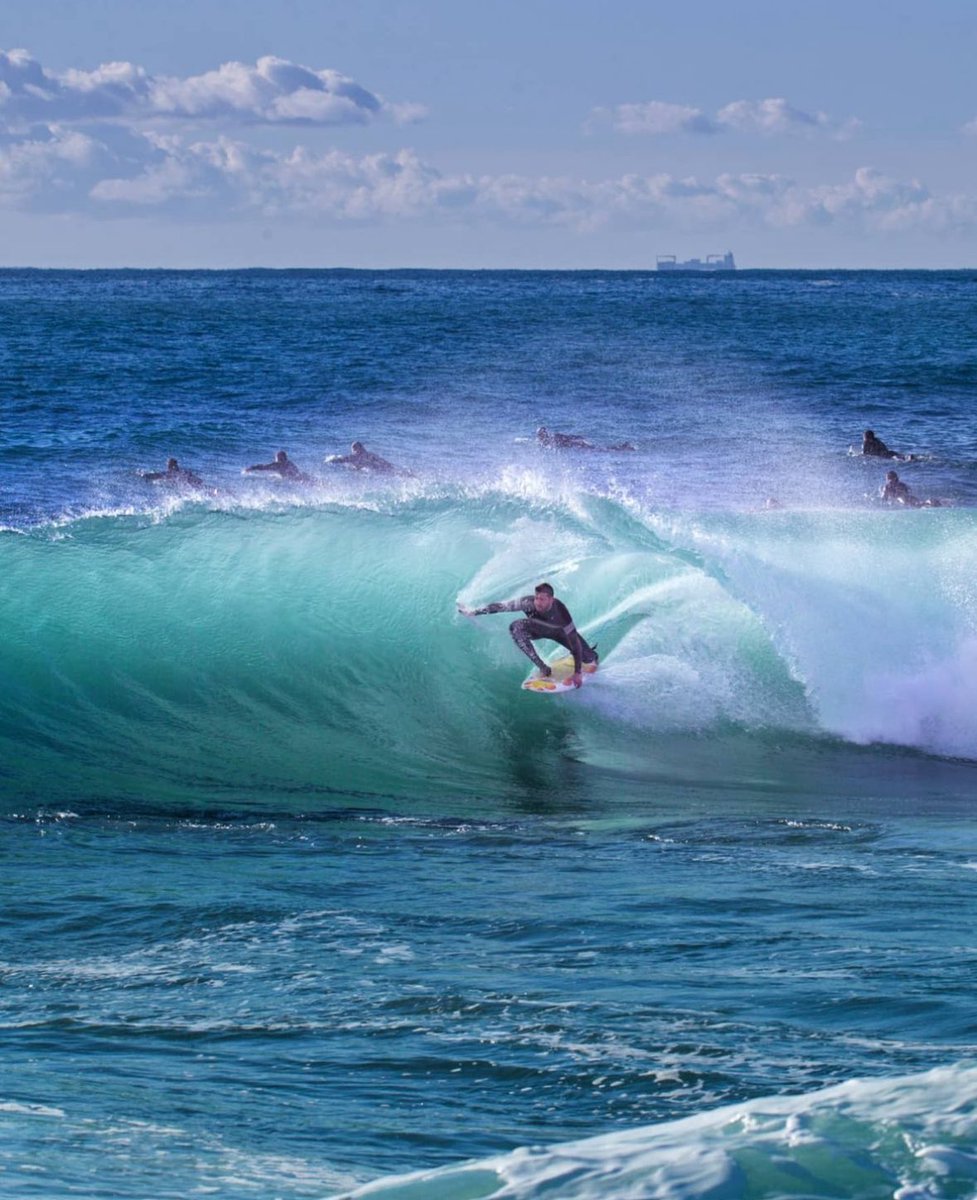 🧗 Arrampicarsi su #falesie a picco sul mare, praticare #surf e pedalare nel verde delle alture 🚵🏻‍♂️ Oggi festeggiamo la #GiornataInternazionale dello #Sport con alcune delle attività da praticare all’aria aperta in #Liguria 📸 @theofficelasagna @filippoorso @marinazechner