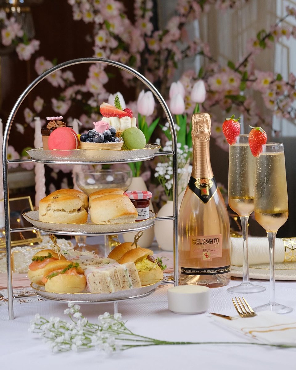 ☕🍰 Indulge in timeless elegance this Saturday with our exquisite Spring Afternoon Tea! #AfternoonTea #SavourTheMoment #WeekendIndulgence #loveconcerto #caffeconcerto #londonhotspots #londonrestaurant