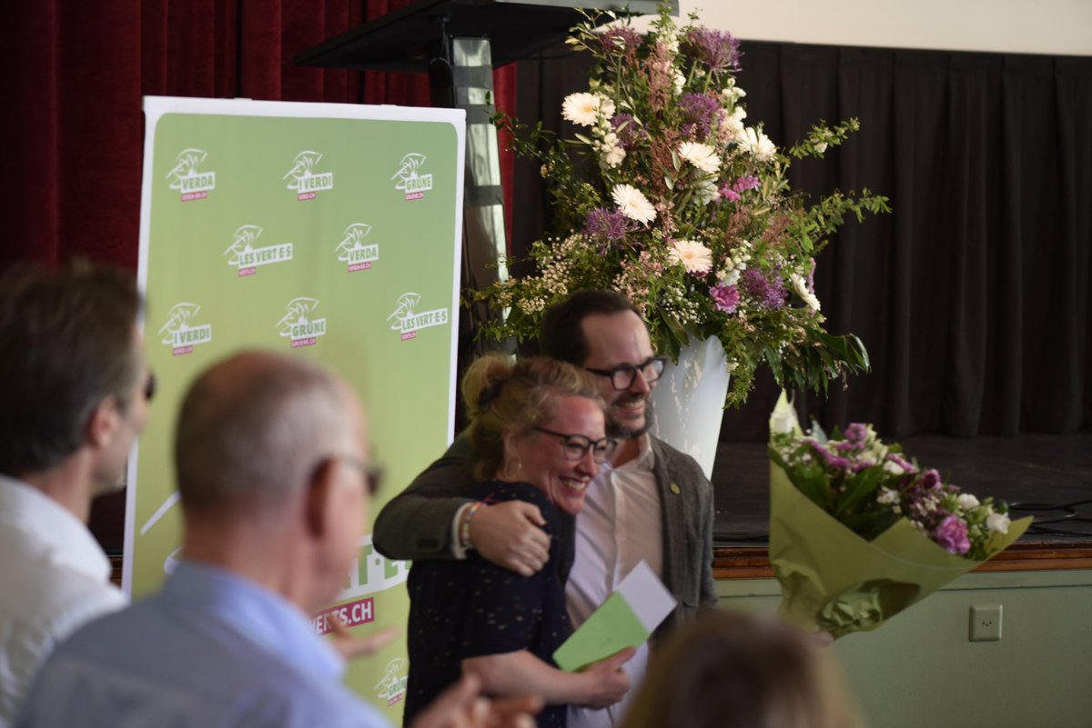 LesVertsSuisses's tweet photo. Des idées à foison et une énergie incroyable. Merci pour ton énorme engagement pour les VERT-E-S, Balthasar ! 💚 (1/4) #ADVerte https://t.co/sJwc4Byfi5
