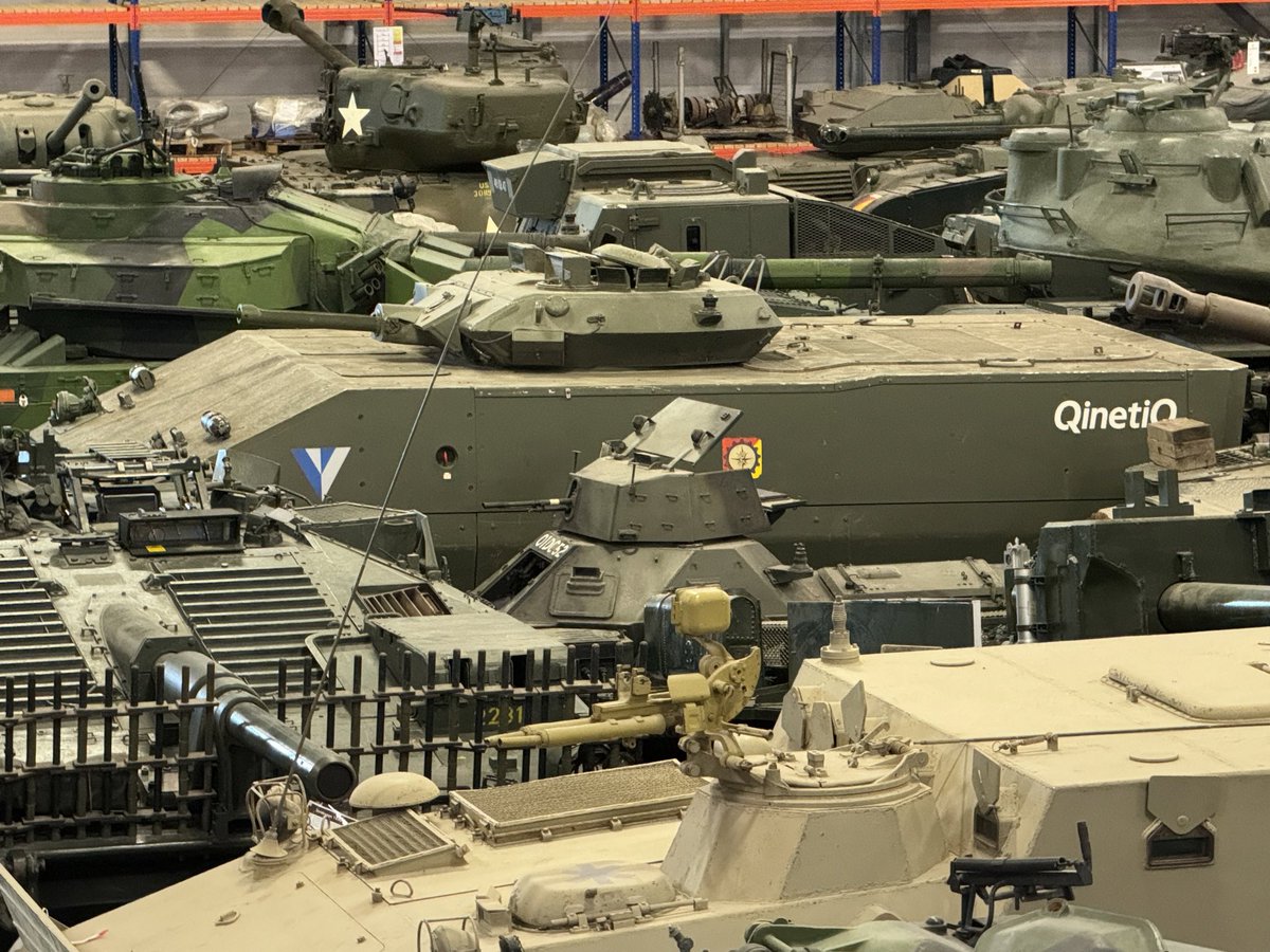 Advanced Composite Armoured Vehicle Platform (ACAVP) aka the Plastic Tank in the conservation hall at Bovington @TankMuseum. More info on @thinkdefence‘s archive site here: thinkdefence.wordpress.com/2015/01/19/wha…