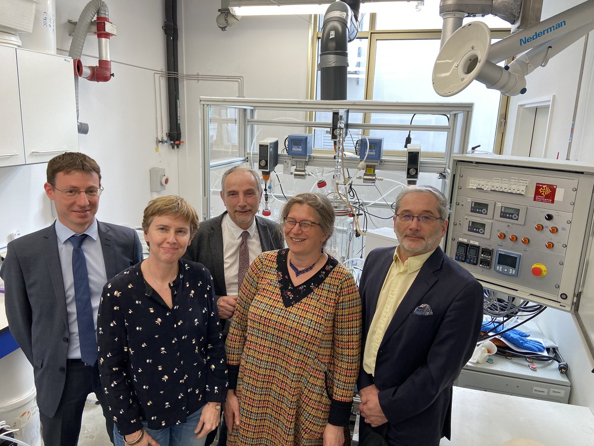jmaddalu's tweet photo. Visite hier avec J. Mèré @CNRS_Toulouse du laboratoire CIRIMAT de @UT3PaulSabatier, @toulouseinp et @cnrs. Merci à son directeur Ch. Laurent et ses équipes pour une visite d’équipements exceptionnels, en particulier le frittage éclair. https://t.co/RZW22PB4I1