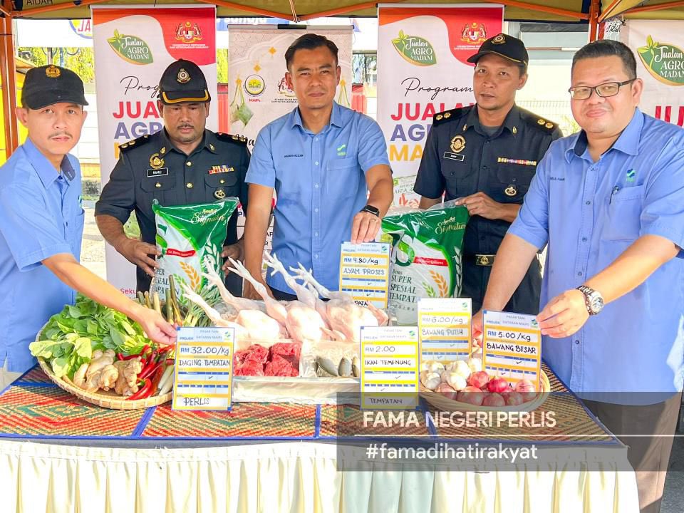 PerlisFama's tweet photo. 6 April 2024 | Bagi memudahkan pengguna mendapatkan barangan keperluan persediaan Aidilfitri dengan harga yang berpatutan, FAMA Negeri Perlis telah menganjurkan Program Semarak Syawal Agro MADANI di Dataran MAIPs, Kangar hari ini. https://t.co/6mgE9D66XJ