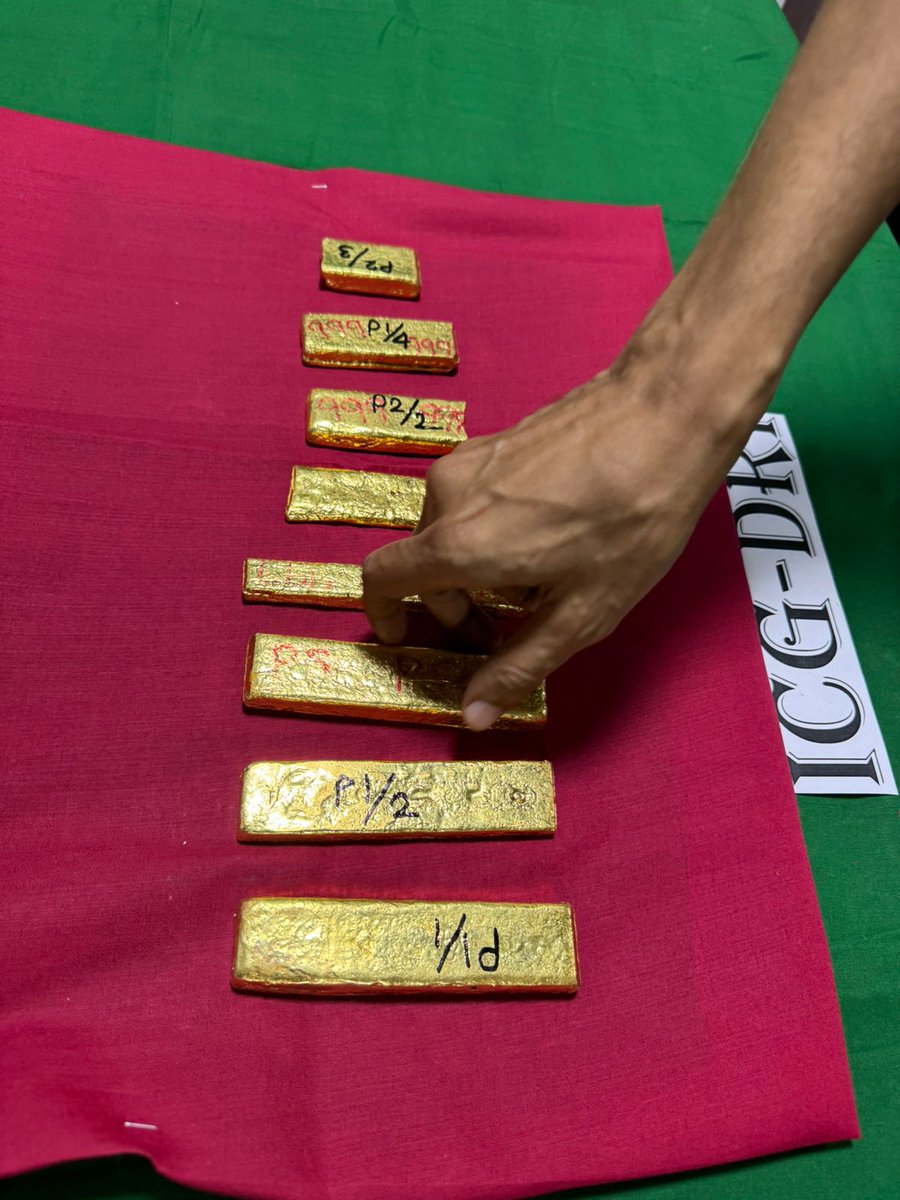 #DRI seized 4.9 KGs foreign origin gold, worth Rs 3.43 Cr in a joint operation with @IndiaCoastGuard & Custom Preventive unit at mid-sea near #Mandapam, Tamilnadu. (1/2) @giridhararamane @cbic_india